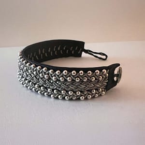 Extra tjockt läderarmband med tenntråd